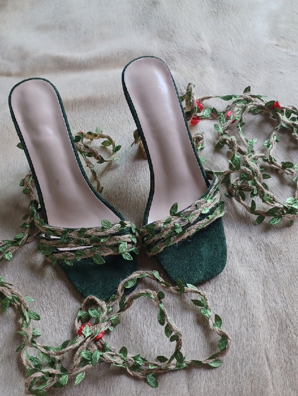 Floral Motive Super Cute Heeled Sandals - Picture 3 of 9